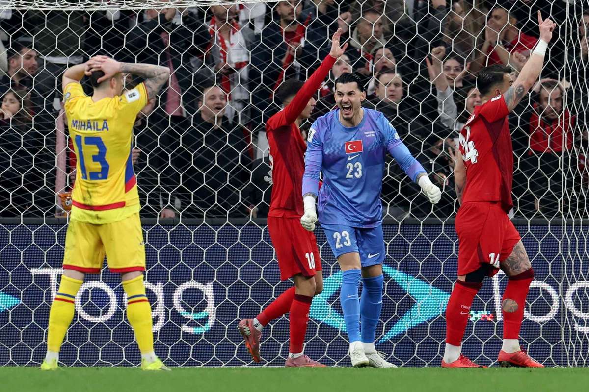 Bayern Munich liên hệ với thủ môn Cakir của Galatasaray