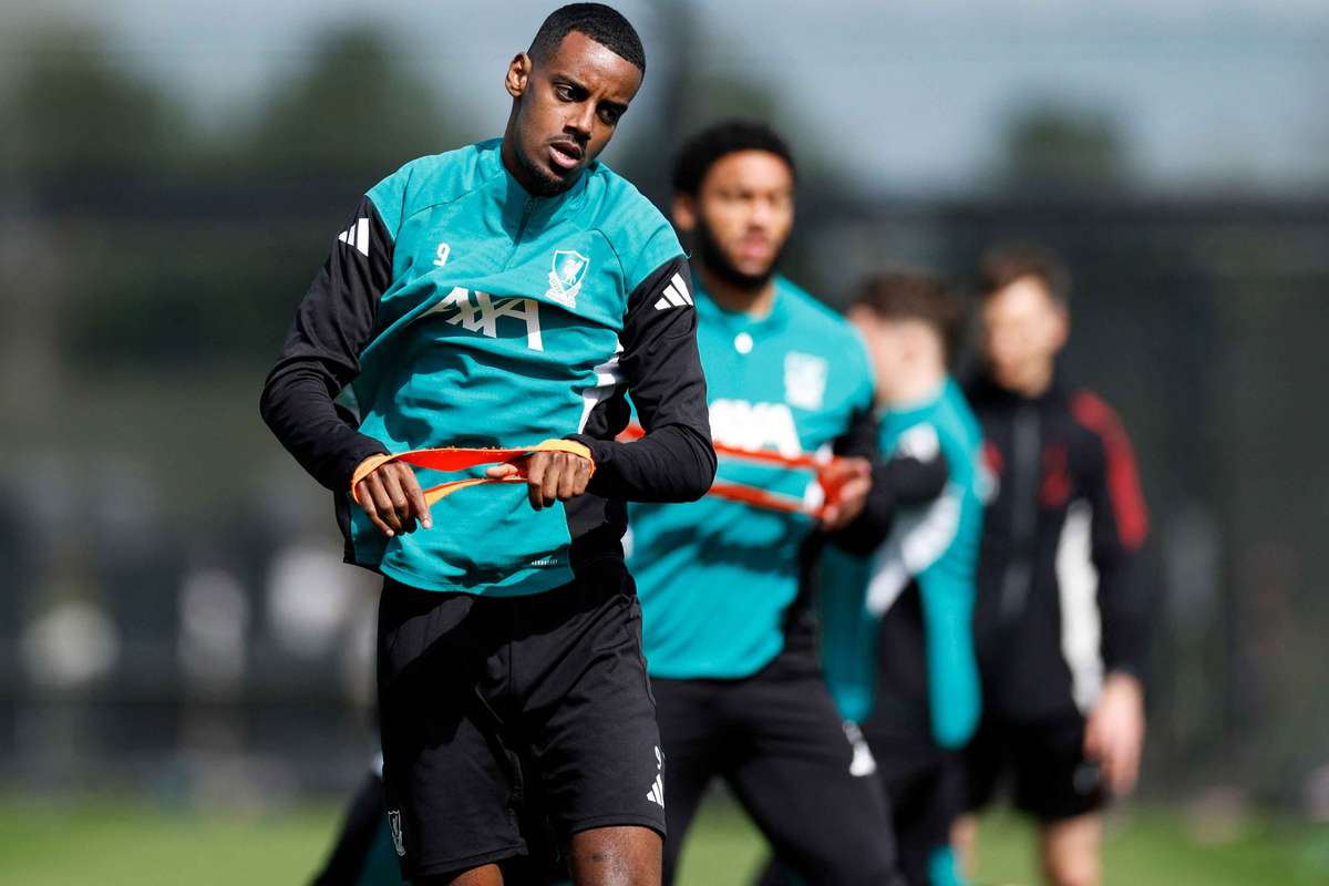 4 ngôi sao Liverpool sẽ vắng mặt trong trận đấu với PSG, bao gồm Alisson và Bradley