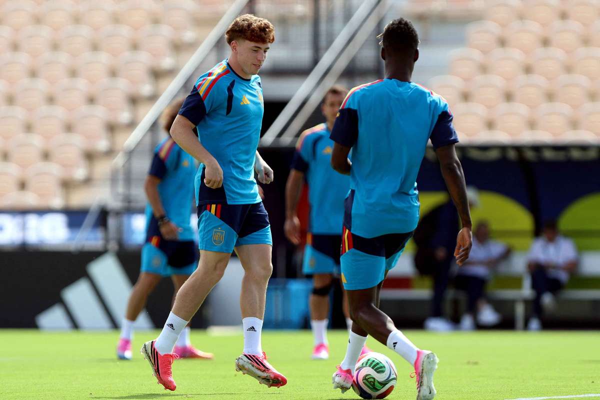 Liverpool complete Victor Munoz hijack as contract details revealed