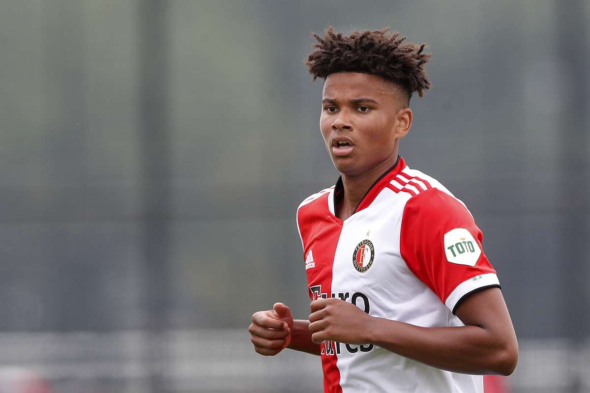Sc Heerenveen neemt verdediger Hall over van Feyenoord