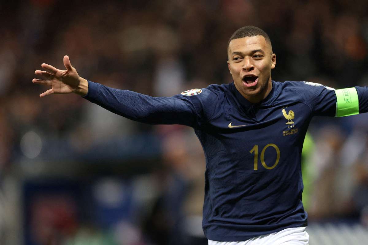 PSG's Mbappe unfazed by transfer speculation