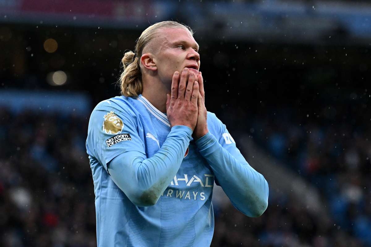 Julián Álvarez recebe de Haaland, marca e dá início à virada do Manchester  City na Champions League - ESPN Video