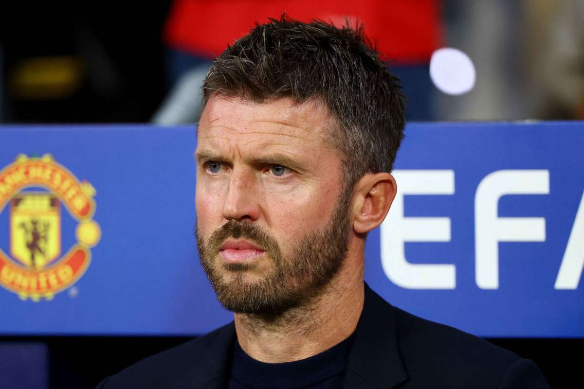 Michael Carrick cobra reação do Manchester United na Liga dos Campeões