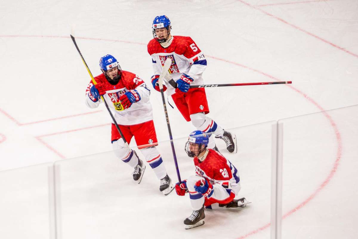 Czech U18 Hockey Team Stuns Sweden 2-1 with Late Goal, Secures Group Lead at World Juniors