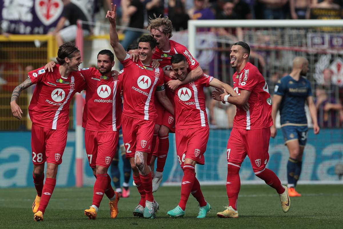 Monza fight back from two goals down to shock Fiorentina