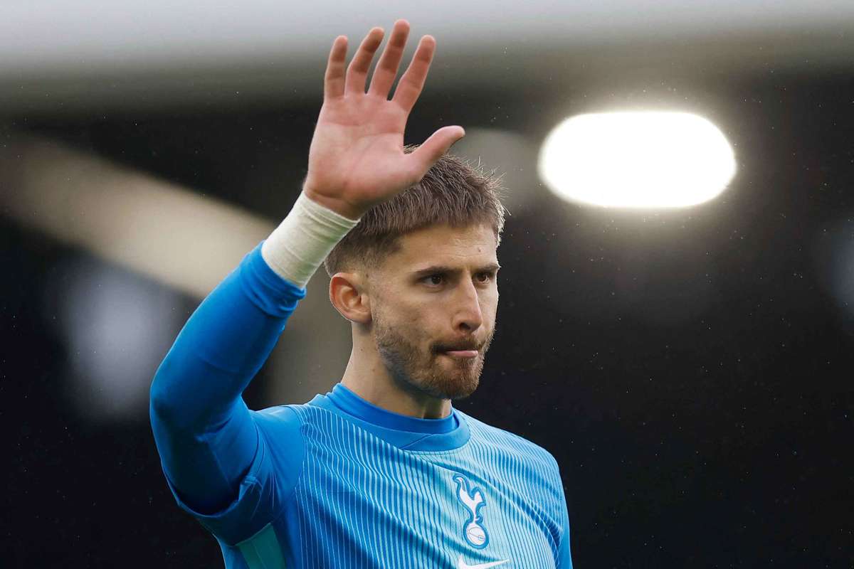 Tottenham ra giá cho Vicario khi Juventus nhắm đến