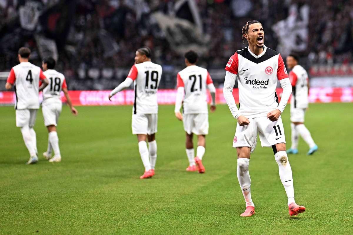 Frankfurt poslal sedmigólovou kanonádou varování Slavii. Kiel má první bundesligovou výhru