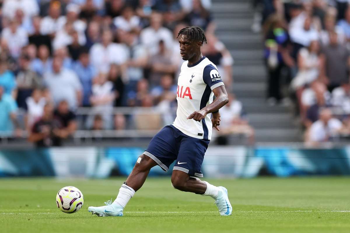 Premier League Yves Bissouma suspendu par Tottenham après absorption de gaz hilarant