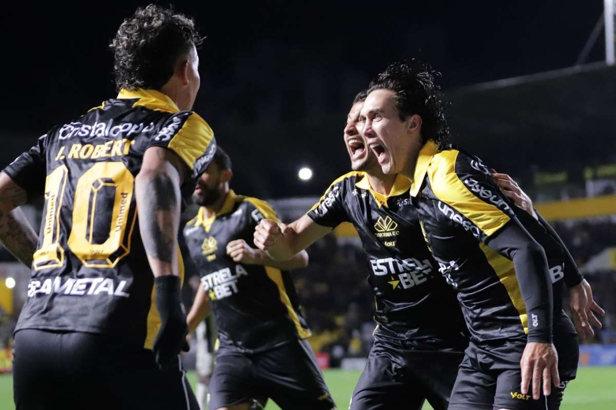 Série B Criciúma vira sobre Athletico PR e encosta no G4