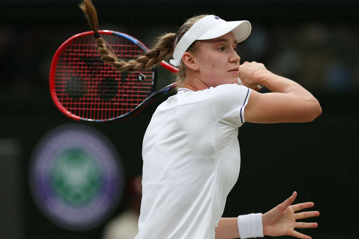 Elena Rybakina into Wimbledon quarter-finals as Anna Kalinskaya retires