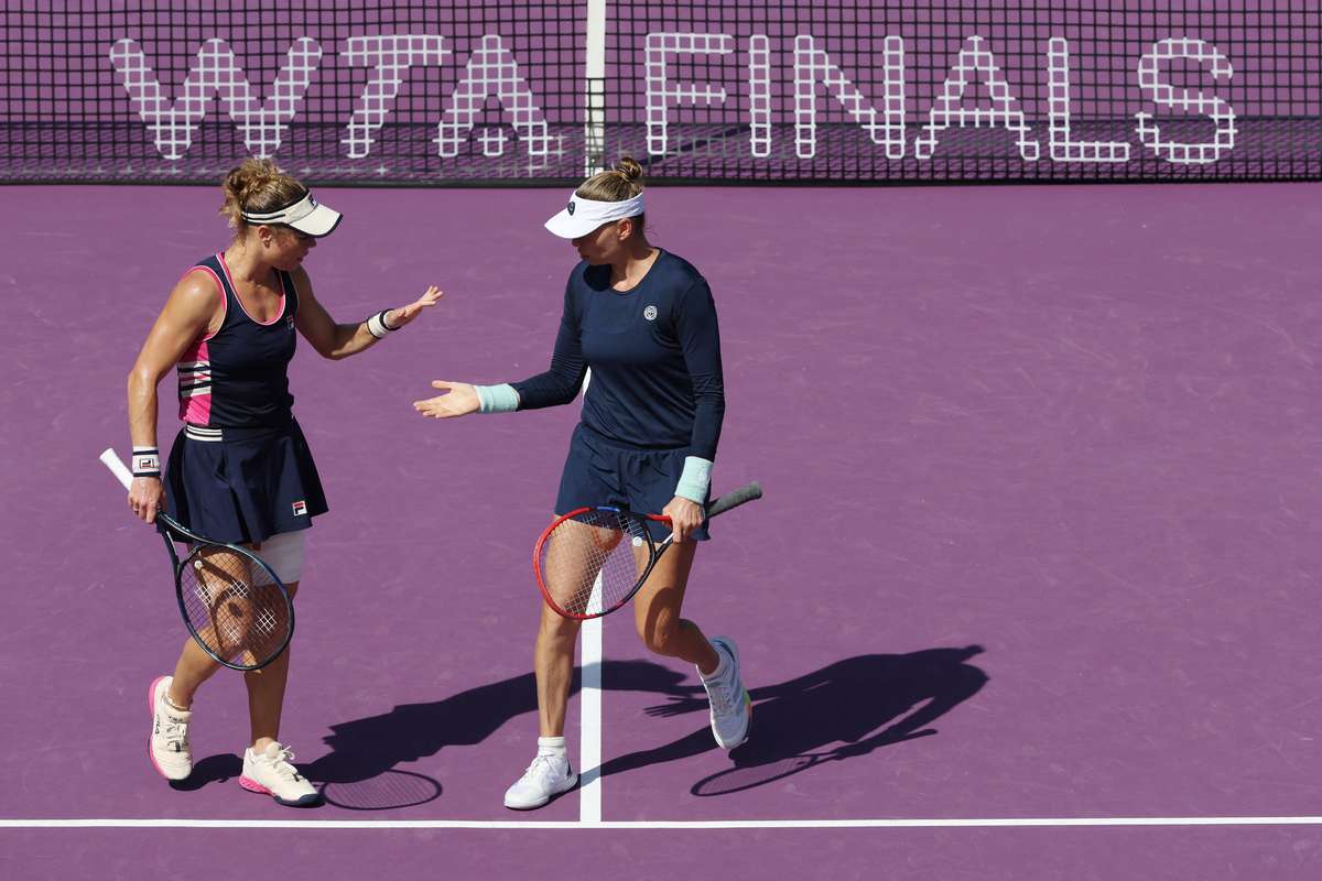 WTA Finals Laura Siegemund holt Doppel, Swiatek dominant zum Titel Flashscore.de