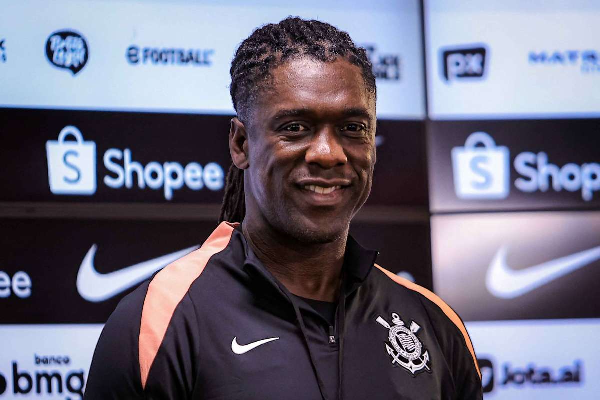 Clarence Seedorf deixa KNVB e foca exclusivo no comando do Corinthians