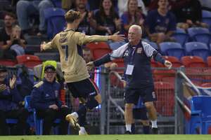 Eli Adams was the leading player of the round with a 9.5 rating out of 10. 