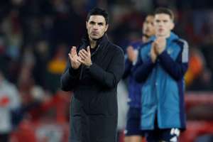 Arsenal manager Mikel Arteta applauds fans after the draw at Forest