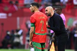 Walid Regragui on the touchline giving advice to Achraf Hakimi