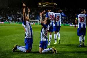 Vào! Tiquinho Soares (FC Porto) ghi bàn sau một pha kiến tạo bởi Moussa Marega cho phép anh ấy đưa bóng vào lưới trống. Tỉ số là 1:0.