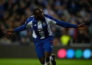 Jesus Manuel Corona thực hiện một quả tạt rất tốt cho Moussa Marega (FC Porto), người đã tìm thấy khoảng trống trong vòng cấm để đưa bóng vào lưới.