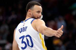 Steph Curry signs shoe deal with Li-Ning