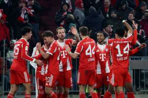 Bayern Munich rallied from behind to dominate Freiburg in a thrilling match with eight goals.