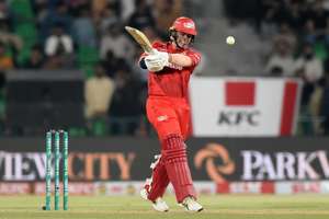 Kiwi international Chapman downgrades contract to play BBL
