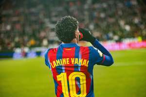 Lamine Yamal celebrates his goal