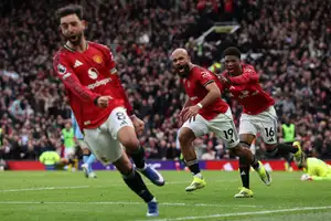 Man Utd celebrate Bryan Mbeumo's opener