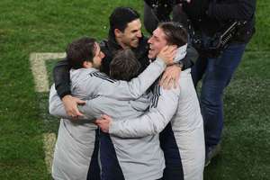 Arsenal sink Chelsea to reach EFL Cup final