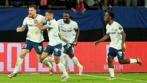 Five-star Marseille hammer Montpellier