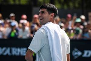 Alcaraz trains ahead of the Australian Open
