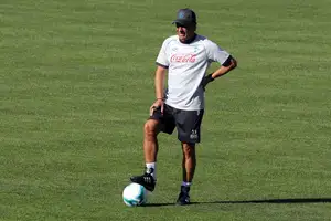 Conte states that Napoli&#39;s past unsuccessful title defense &#39;should serve as a lesson&#39; for the team