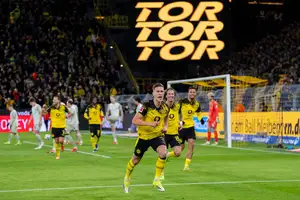 Nico Schlotterbeck celebrates his goal