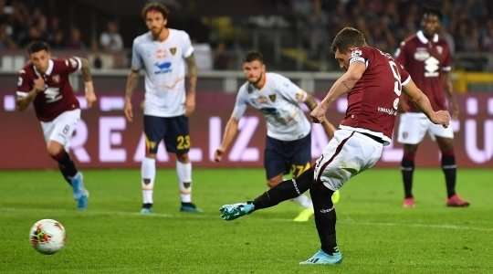 Vào! Andrea Belotti (Torino) giành chiến thắng trên chấm phạt đền bằng một cú sút không thể cản phá, vượt qua tầm với của thủ môn Gabriel vào góc thấp bên phải.