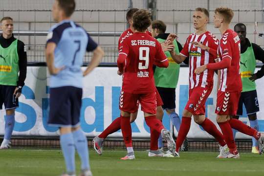Bóng từ quả đá phạt tìm đến Nils Petersen (Freiburg), người đang ở một vị trí rất trống trải và anh đã ghi bàn với một cú đánh đầu sấm sét vào góc thấp bên phải khung thành. Một cú đánh đầu tầm xa siêu phẩm!