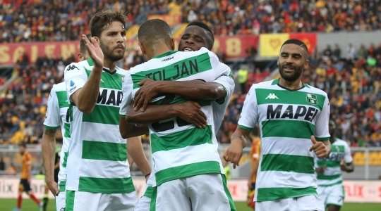 Vào! Một đường chuyền ngang đơn giản của Manuel Locatelli đưa bóng đến chân Jeremy Toljan (Sassuolo) bên trong vòng cấm, anh chỉnh lại tư thế và quất chân đưa bóng vào góc thấp bên trái khung thành. Tỉ số là 1:1.