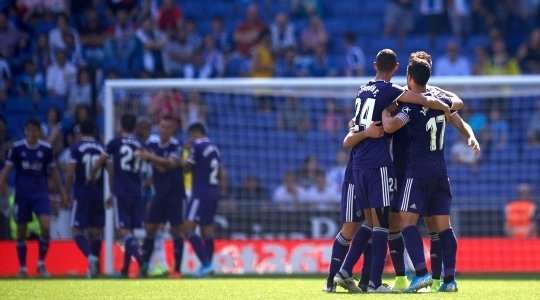 Oscar Plano (Valladolid) nhận một đường chuyền thú vị bên trong vòng cấm và anh tung một cú sút chìm chuẩn xác vào góc thấp bên phải khung thành. Một pha dứt điểm rất hiểm!