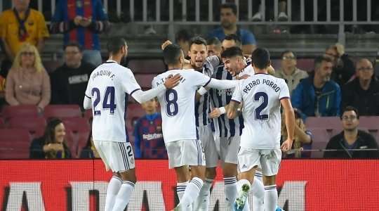 Vào! Tỉ số là 1:1. Kiko (Valladolid) điền tên mình lên bảng điện từ bằng một cú sút gần như ngay trên vạch vôi, sau khi một đường bóng bật ra đã may mắn tìm đến đúng đôi chân của anh.