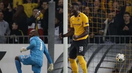 Vào! Jean Pierre Nsame (Young Boys) giành chiến thắng trên chấm phạt đền bằng một cú sút không thể cản phá, vượt qua tầm với của thủ môn Kenneth Vermeer vào góc cao bên trái.