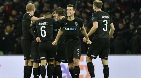 Magomed-Shapi Suleymanov (Krasnodar) vừa thể hiện khả năng ma thuật của mình! Bàn thắng đến từ một cú sút đưa bóng vào góc cao bên trái khung thành!