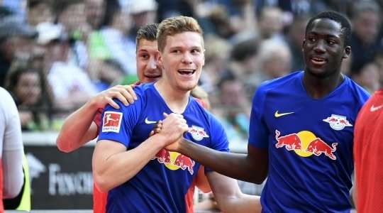Bàn thắng đến từ một tình huống phối hợp đồng đội tuyệt vời! Marcel Halstenberg (RB Leipzig) đón một đường chuyền hoàn hảo và tung một cú sút xuất sắc, đi chìm vào phía trong cột dọc bên phải. Thủ môn không thể làm gì với những cú sút như thế.