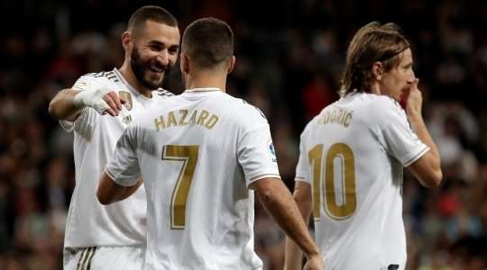 Eden Hazard (Real Madrid) nhận một đường chuyền sát thủ, đặt anh vào thế đối mặt với thủ môn và anh đã ghi bàn với một cú sút lạnh lùng vào góc thấp bên trái khung thành. Một cú dứt điểm xuất sắc.