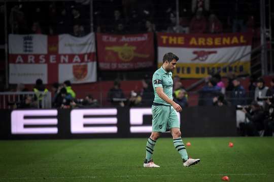 Sokratis (Arsenal) phải biết anh ấy sẽ bị đuổi vì lỗi này, nhưng anh ấy phải chặn đối phương bằng bất cứ giá nào. Ivan Kruzliak rút thẻ vàng cho anh ấy và trận đấu đã kết thúc với anh ấy.