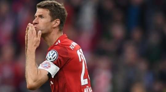 Vào! Thomas Muller (Bayern Munich) ghi bàn với một cú sút tuyệt vời vào bên trái khung thành sau khi được giải thoát trong vòng cấm bởi một đường chuyền bổng xuất sắc từ Robert Lewandowski. Tỉ số bây giờ là 2:2.