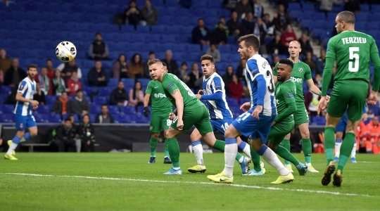 Vào! Oscar Melendo (Espanyol) tung một cú sút trong vòng cấm và pha dứt điểm bị chệch hướng và đi qua thủ môn. 4:0.