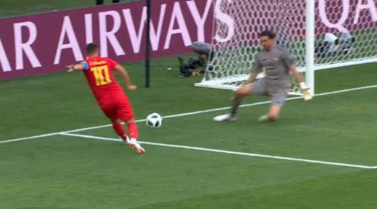 Eden Hazard (Bỉ) suýt nữa ghi bàn với một cú sút trong vòng cấm, nhưng anh ấy dứt điểm chệch cột dọc bên trái.
