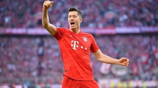 Robert Lewandowski (Bayern Munich) tìm thấy mành lưới với một cú sút kĩ thuật và chuẩn xác vào góc thấp bên phải khung thành. Một nỗ lực cá nhân tuyệt vời.