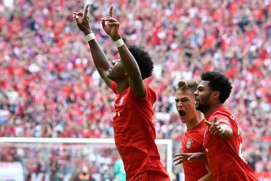 Vào! Một đường bóng bật ra đã sửa lưng tất cả mọi người, ngoại trừ David Alaba (Bayern Munich), anh chớp lấy thời cơ và sút bóng tung lưới khung thành bỏ trống. 2:1.