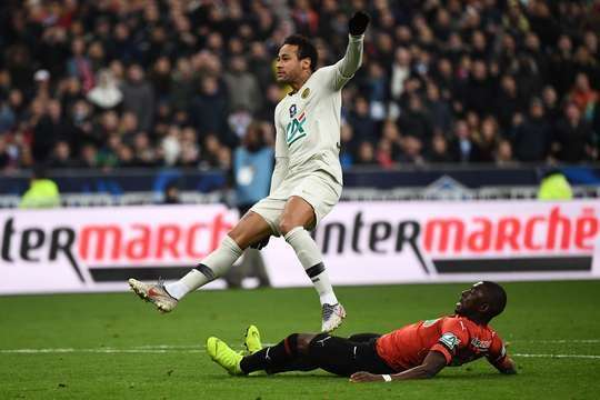 Vào! Angel Di Maria tìm đến Neymar (Paris SG) tại rìa vòng cấm, anh ấy chọn thời điểm chạy hoàn hảo và bấm bóng qua thủ môn tuyệt đẹp. 0:2.