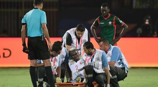 Paul Put buộc phải có sự thay đổi. Mohamed Yattara không thể tiếp tục thi đấu vì chấn thương, Jose Kante (Guinea) vào sân.