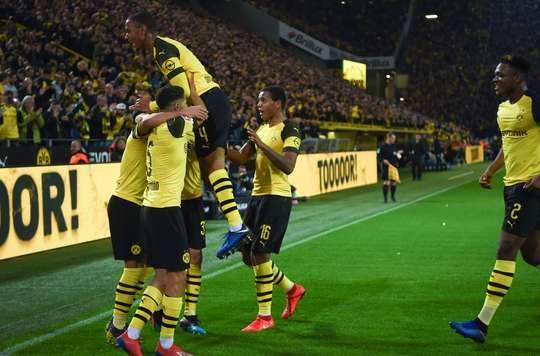 Jadon Sancho (Dortmund) đón đường căng ngang hoàn hảo vào sâu bên trong vòng cấm từ Abdou Diallo và khống chế bóng một cách tinh tế. Tiếp theo, anh tung một cú sút chuẩn xác vào góc thấp bên trái khung thành, nâng tỉ số lên: 2:1.