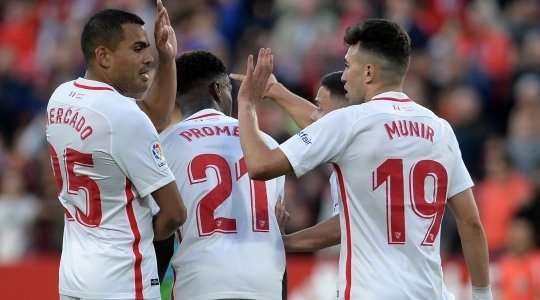 Munir El Haddadi (Sevilla) chộp lấy cơ hội bóng bật ra trong vòng cấm sau cú sút của Wissam Ben Yedder và đưa bóng vào lưới. Tỉ số là 3:0.